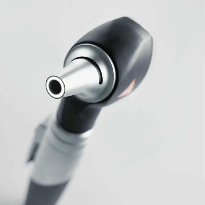 Otoscopio HEINE mini 3000 LED con mango a pilas